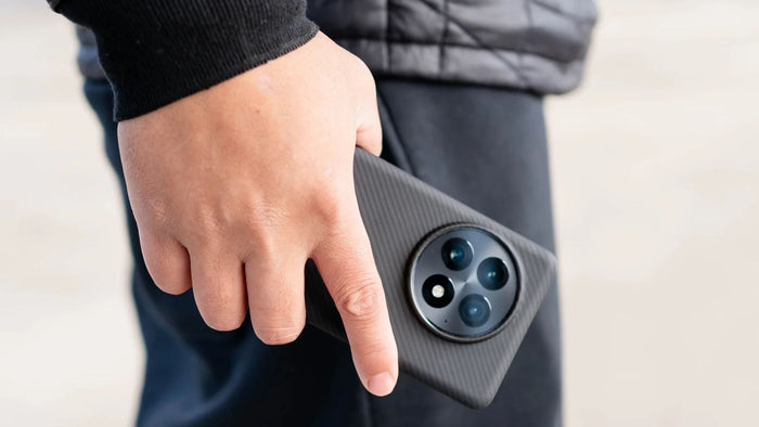 oneplus 13 aramid fiber case on man's hand