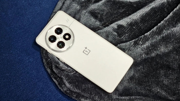 oneplus 13 in arctic white