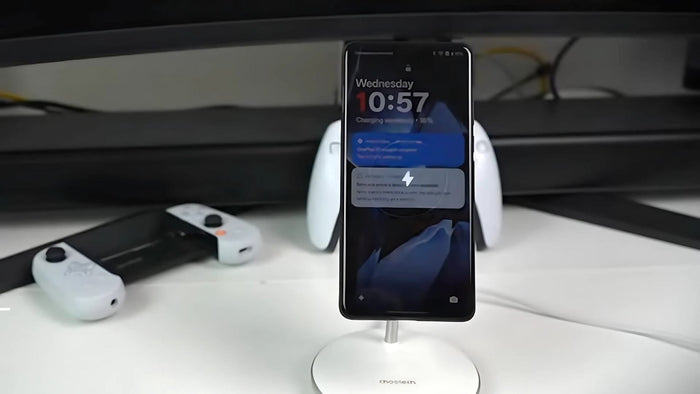 Oneplus 13 magsafe charging on a magsafe stand